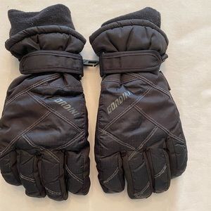 Black ski gloves